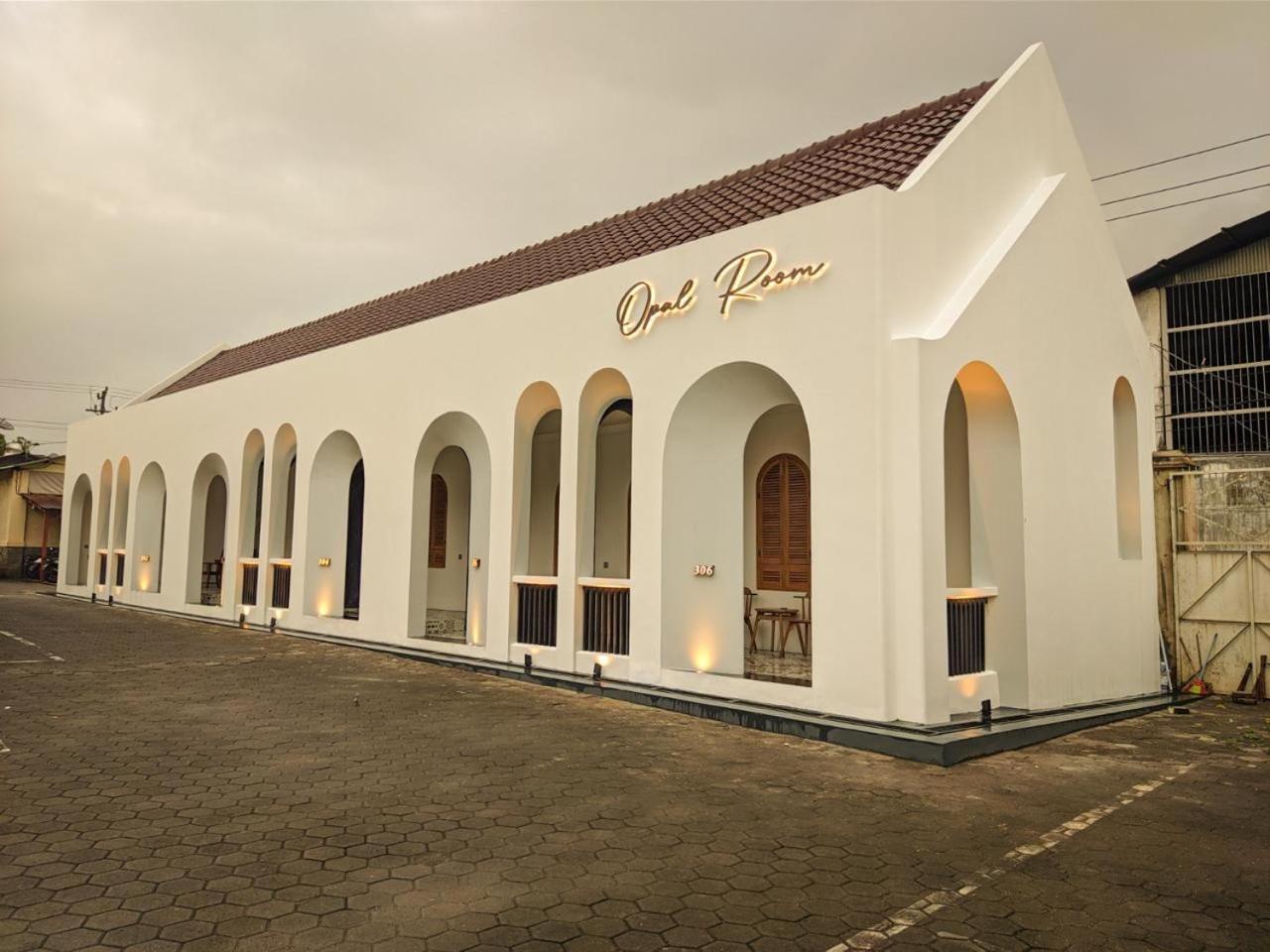 Hotel Besar Purwokerto Buitenkant foto